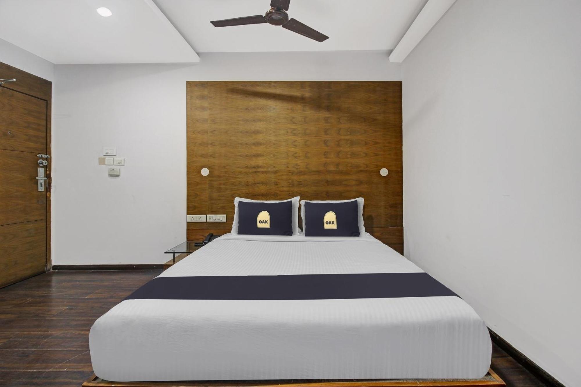 Townhouse Oak The Margi Hotel Near Yosufguda Metro Station Hyderabad Eksteriør bilde